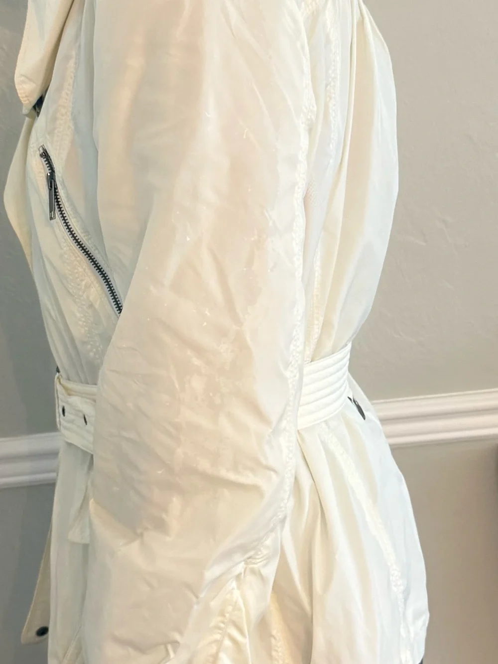 Burberry White Cream Belted Trench Coat with Zip Pockets - Picture 3 of 16